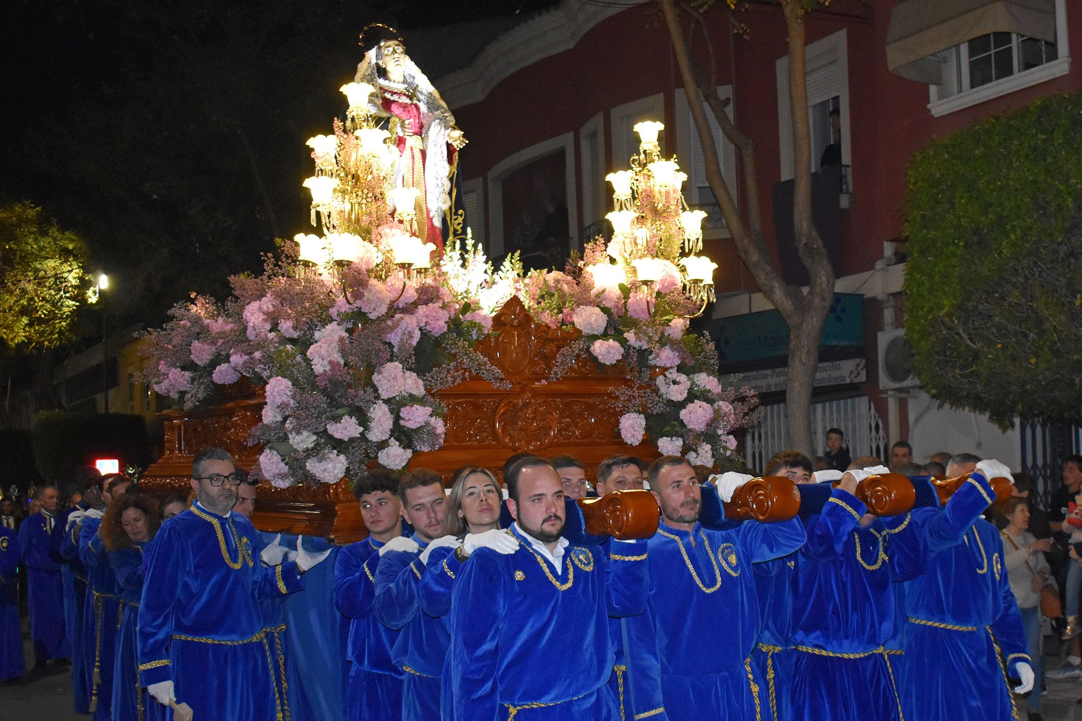 Emoción Y Devoción En La Procesión De La Virgen De Los Dolores | Las ...